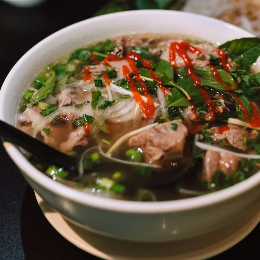 Bàn ăn gia đình